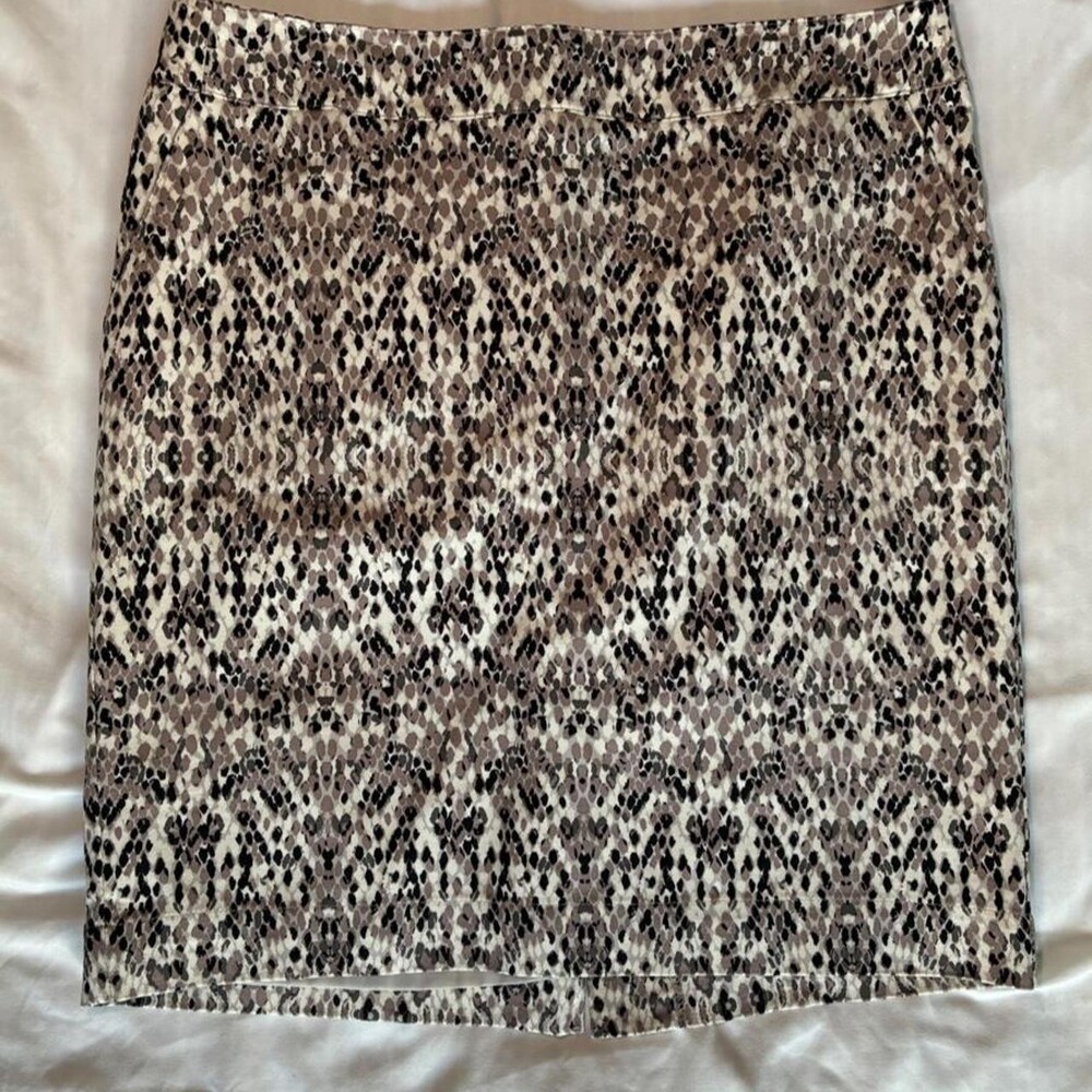 Merona brown and beige snake print skirt in a size 12. Cotton & polyester blend.